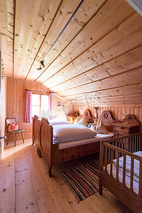 山中度假：小屋或小屋质朴的旧木质内饰