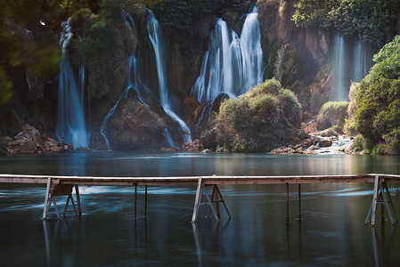 黑峡谷摄影照片_Kravice 瀑布，波斯尼亚和黑塞哥维那，欧洲