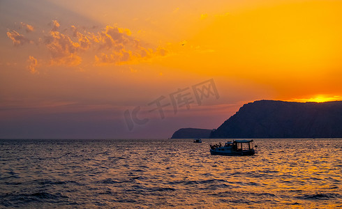 漂浮的紫色摄影照片_克里米亚半岛的风景