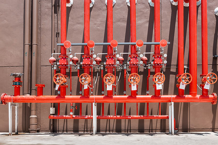 淘宝主图防水摄影照片_消防系统的消防水管道，用于安全防火的水管道喷淋管。