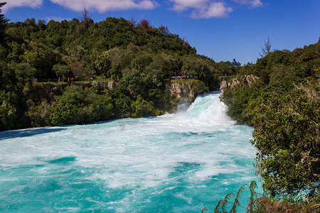 北岛摄影照片_新西兰北岛陶波附近怀卡托河上强大的胡卡瀑布