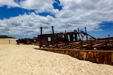 澳大利亚昆士兰州弗雷泽海岸弗雷泽岛 75 英里海滩上的 Maheno 沉船