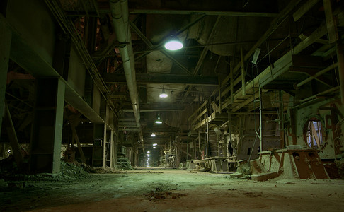 废弃工厂摄影照片_废弃的旧工厂
