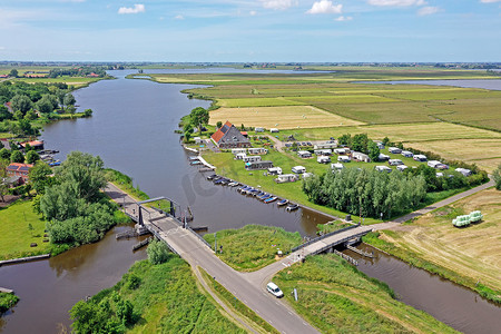 从荷兰弗里斯兰的 Hegermeer 鸟瞰图