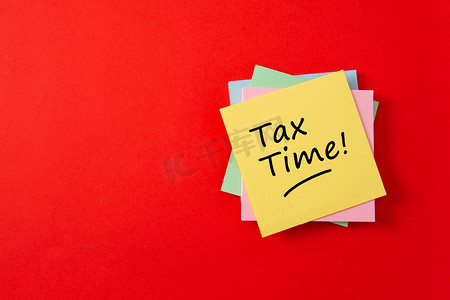 税务筹划摄影照片_纳税时间 - 需要提交纳税申报表和纳税表格的通知