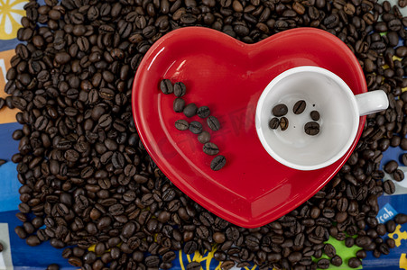 心形杯碟咖啡粒组合物