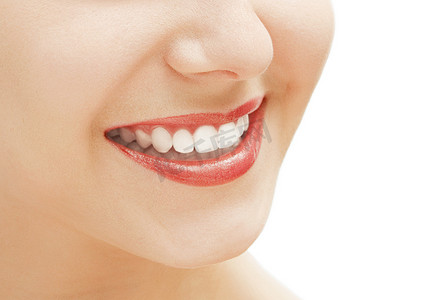 化妆品促销海报摄影照片_完美的笑容和健康洁白的天然牙齿，为牙科和美容而开心微笑