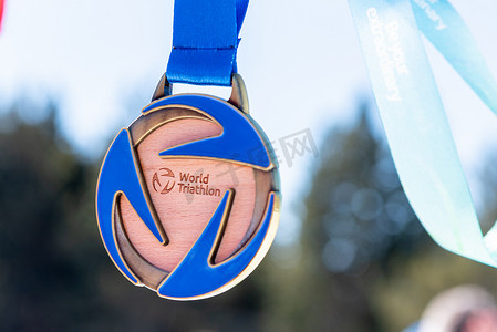 2021 年世界铁人三项冬季锦标赛安道尔冠军奖牌
