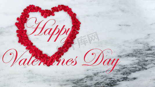 红色文字背景摄影照片_情人节快乐，天然大理石背景上有可爱的红色心形轮廓和文字