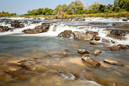 著名的 Popa 瀑布在卡普里维，北纳米比亚
