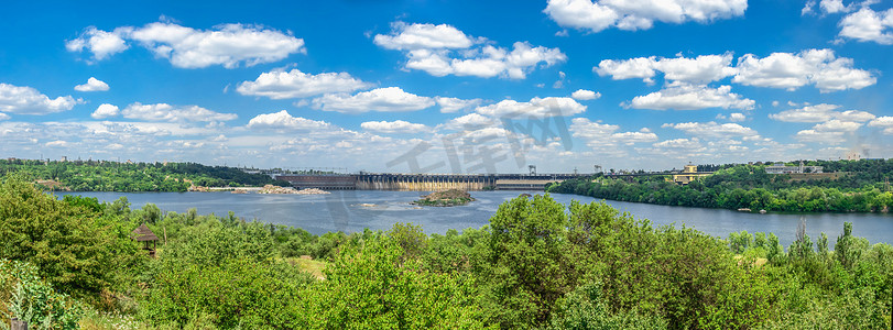 文化之旅摄影照片_乌克兰扎波罗热的第聂伯河水电站
