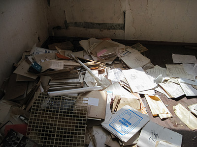 废弃电厂的旧纸质档案。
