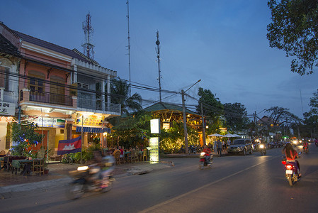 柬埔寨贡布河畔的夜晚