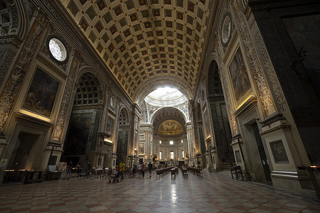 意大利曼图亚的圣安德烈亚大教堂。