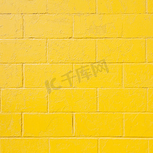 黄色彩绘砖砌块墙的方形部分