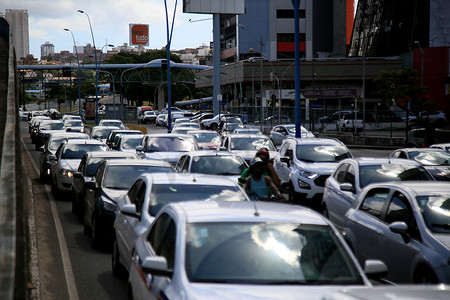 酒驾交警摄影照片_萨尔瓦多的车辆交通