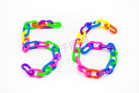 chain摄影照片_5 和 6 数字，由 Colorful Plastic Chain 创建
