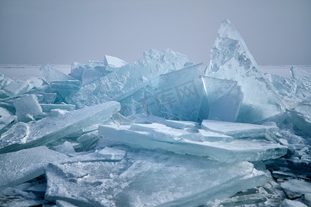 冰山水摄影照片_卡普恰盖湖的冰