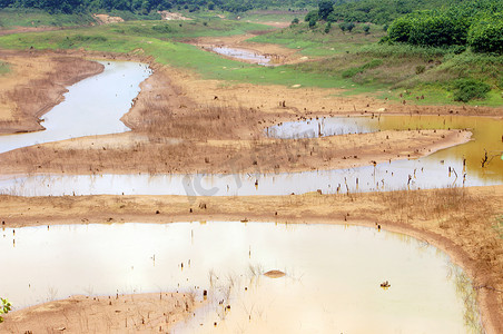 枯竭摄影照片_水源枯竭、旱地、水安全