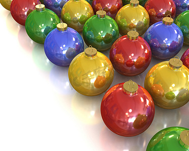 光泽球摄影照片_许多不同颜色的圣诞光泽球