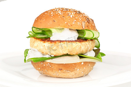 Fishburger 与鳕鱼隔离在白色