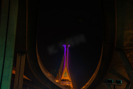 十字摄影照片_泰国曼谷普密蓬桥夜景