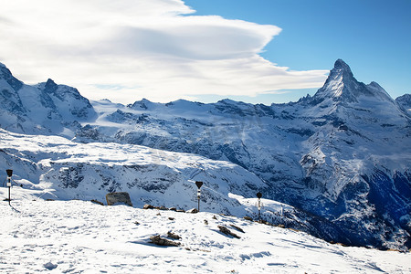 采冰摄影照片_瑞士采尔马特的马特洪峰