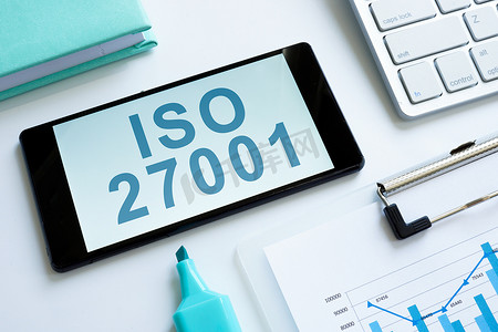 iso19001摄影照片_智能手机屏幕上有关 ISO 27001 的信息。