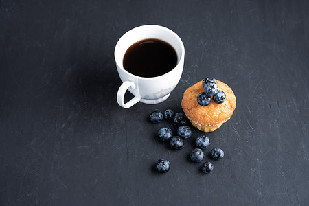 蓝莓抗氧化有机超级食品和带咖啡的甜松饼