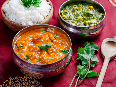 黄油鸡和 Saag Paneer