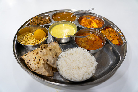 典型的印度食物 — thali rajasthani
