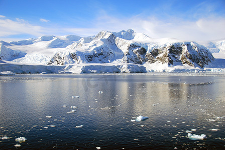 冰山摄影照片_与冰山的南极风景