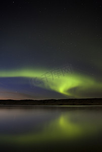 大气粒子摄影照片_夜间拍摄北极光