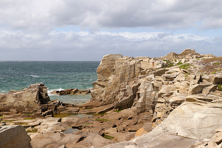 Pleumeur-Bodou 格兰德岛海岸的悬崖