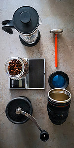 frenchpress 咖啡杯温度计手磨机电子秤和咖啡豆等咖啡设备