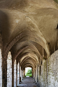 砖摄影照片_有砖拱门的古老胡同在圣尼古拉海岛老镇。