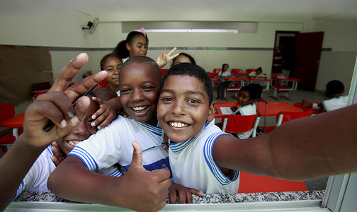 教育基金摄影照片_公立学校教室里的孩子