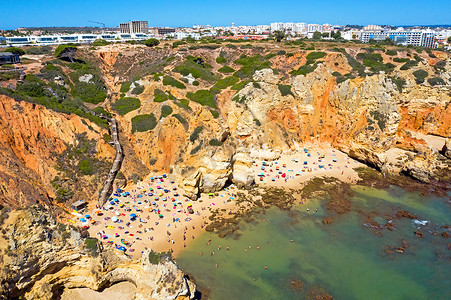 从 praia do Camillo 在拉各斯的天线在阿尔加维葡萄牙
