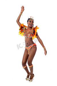 桑巴舞摄影照片_跳桑巴舞的非洲女人
