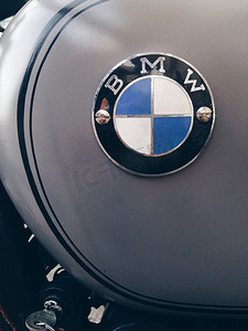 bmw摩托车摄影照片_历史悠久的 BMW 摩托车上的 BMW 知名标志