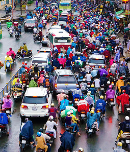 交通堵塞，亚洲城市，高峰时间，雨天