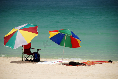 拜月摄影照片_“遮阳伞，布拜海滩，2007 年 9 月”