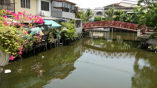 泰国曼谷 — 2019年7月13日：传统的亚洲河运河。