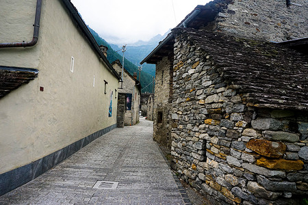 瑞士索诺尼奥美丽村庄的典型街道