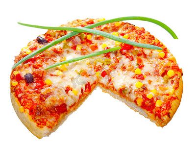 香菇火腿披萨摄影照片_白色背景上的披萨