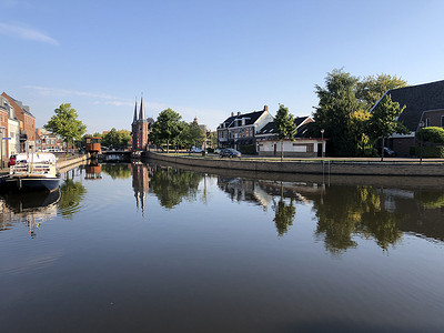 斯内克城周围的运河