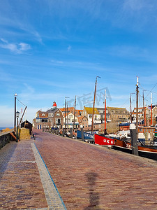 荷兰弗莱福兰渔村 Urk 的老港口，美丽的 Spring ay 在前荷兰 Urk 岛