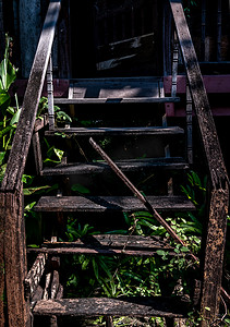 传统的泰式木楼梯，传统的房子。