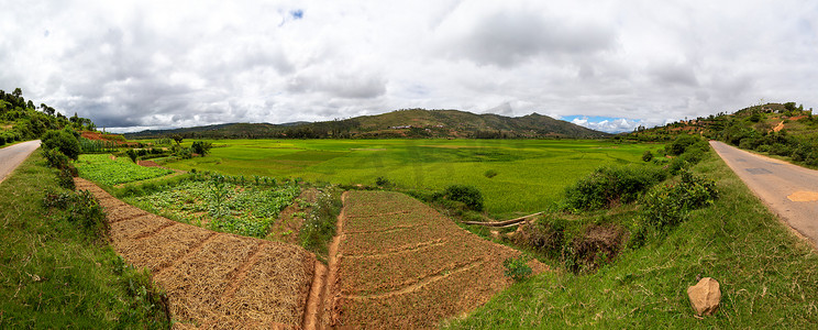 土壤的形成摄影照片_马达加斯加国家的风景图片，有山