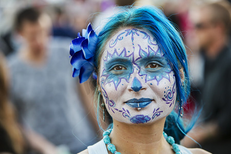 Dia De Los Muertos 化妆的漂亮女人